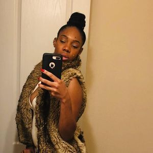 Meet your Posher, Deandra